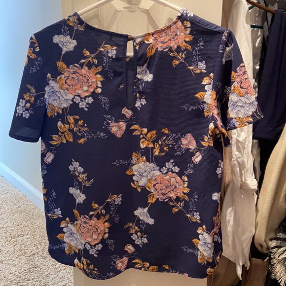 Women’s Floral Top - Picture 2 of 3
